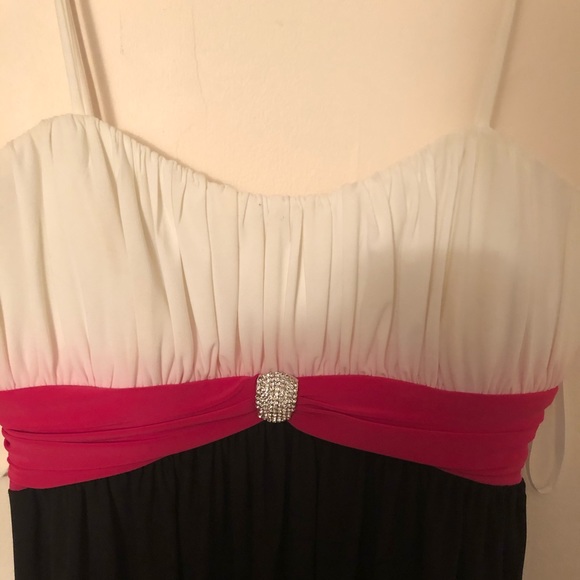 Dress - Picture 2 of 6